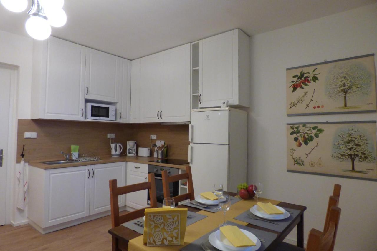 Apartman V Betelu Chrastava Bagian luar foto